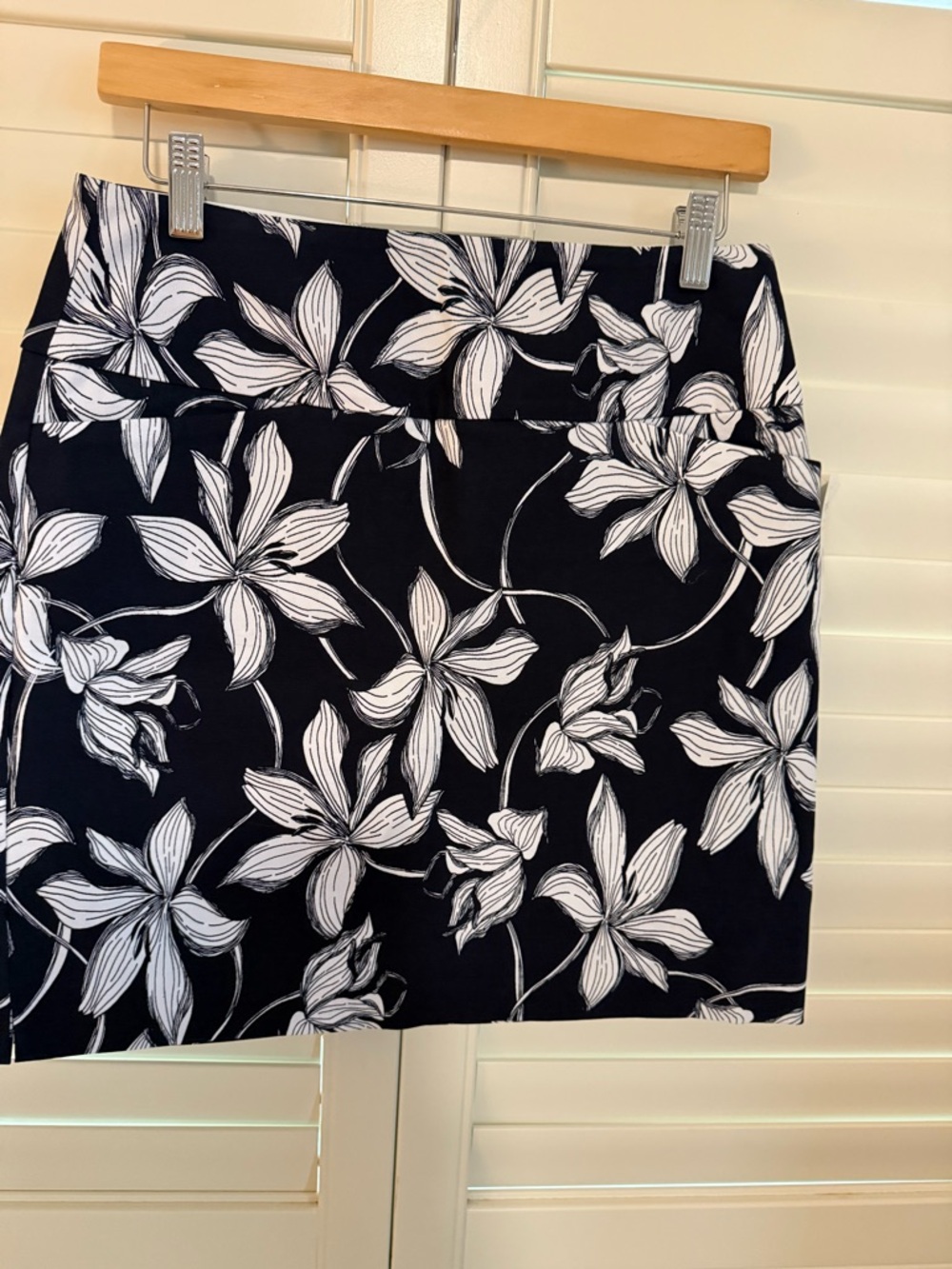 Swing Control Floral Pencil golf skirt with tummy control and built in shorts .